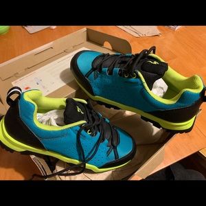 New Specialized Tahoe Womens Shoes 9.5 Black Neon.
